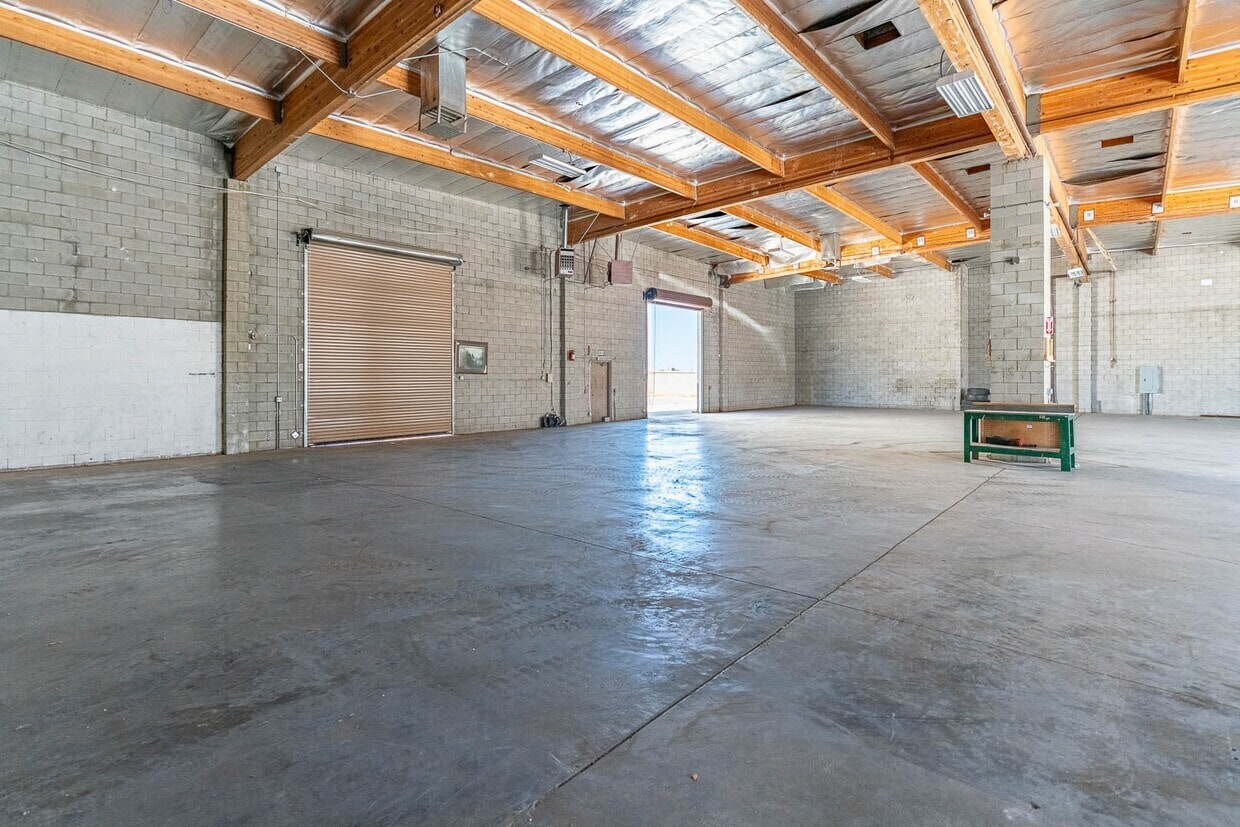 39360 3rd St E, Palmdale, CA 93550 - Unité 405 - - Photo intérieure - Image 2 of 8
