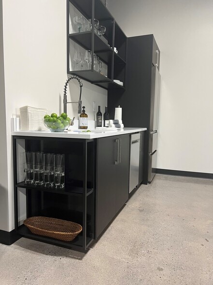 8949 N Deerbrook Trl, Brown Deer, WI à vendre - Photo intérieure - Image 2 de 66