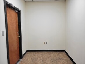 15 Ackerman Ave, Clifton, NJ for lease Interior Photo- Image 2 of 6