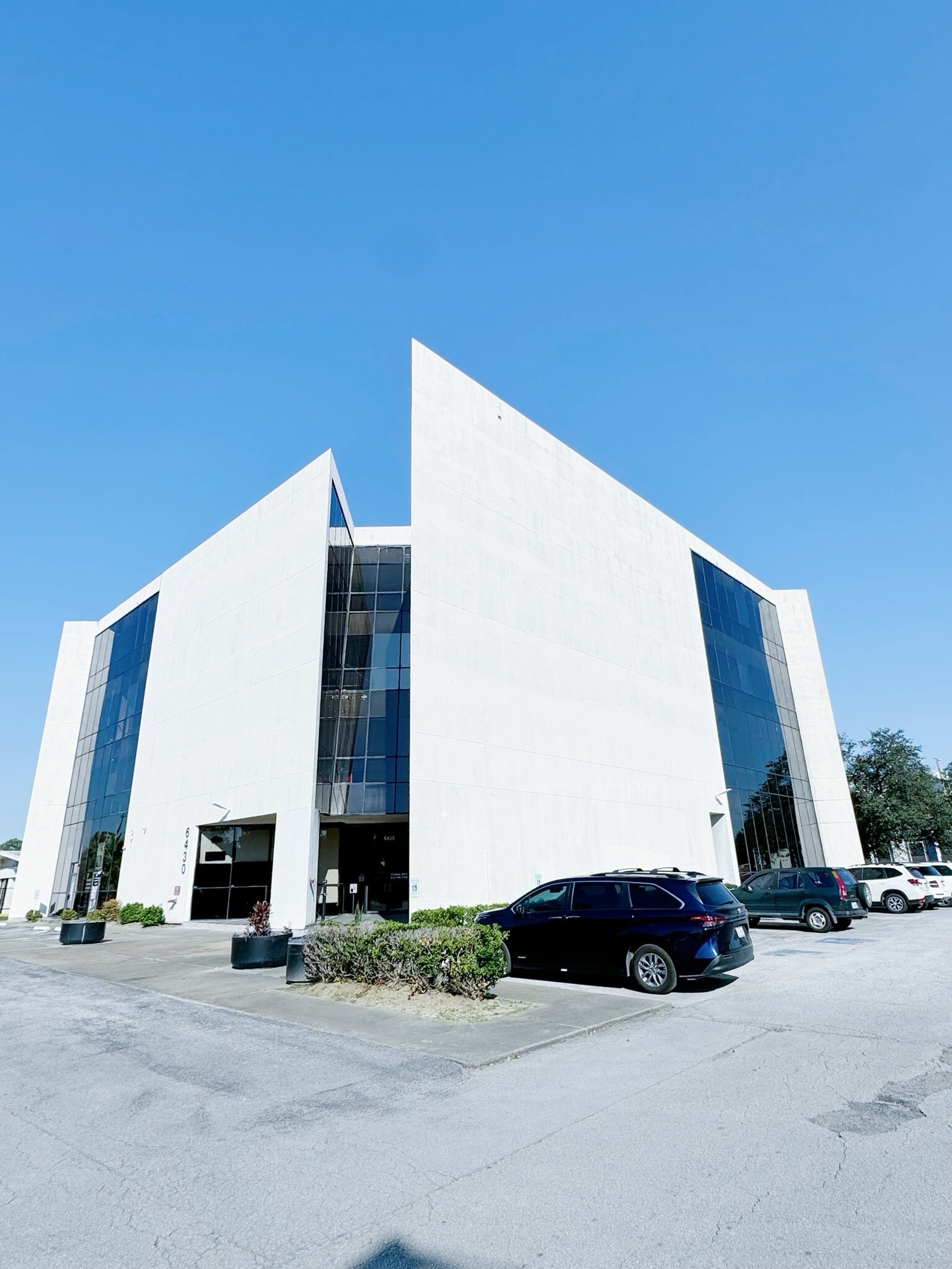 6430 Richmond Ave, Houston, TX for lease Building Photo- Image 1 of 16