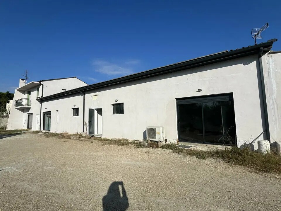 Office in Nîmes for lease Building Photo- Image 1 of 10