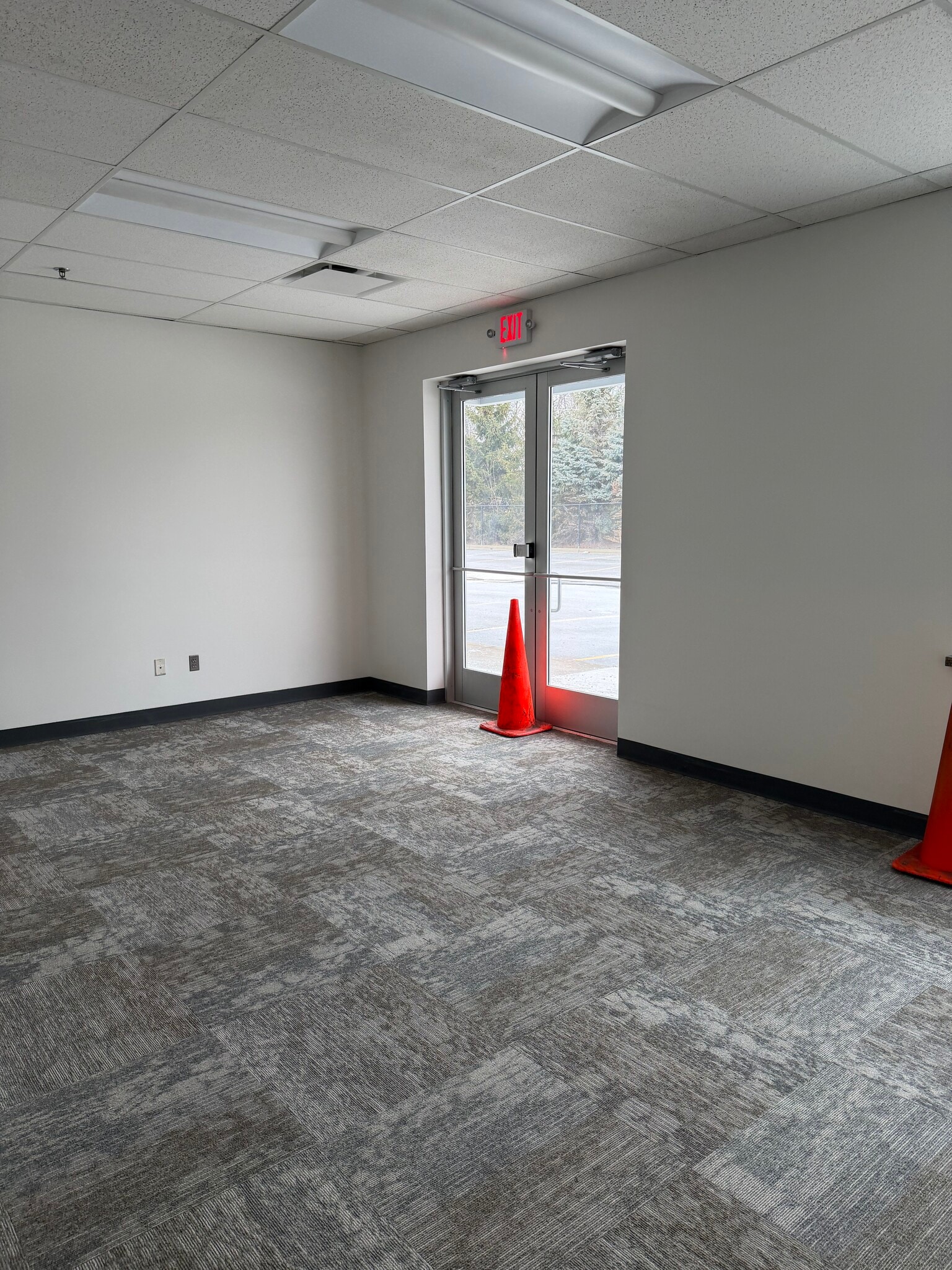 27651 Hildebrandt Rd, Romulus, MI à louer Photo intérieure- Image 1 de 16