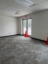 27651 Hildebrandt Rd, Romulus, MI à louer Photo intérieure- Image 1 de 16