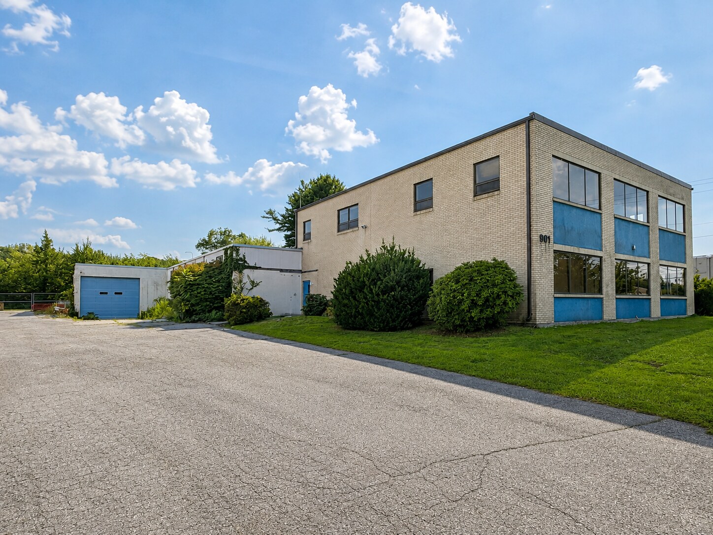 901 Waterman Ave, East Providence, RI à vendre Photo du bâtiment- Image 1 de 9