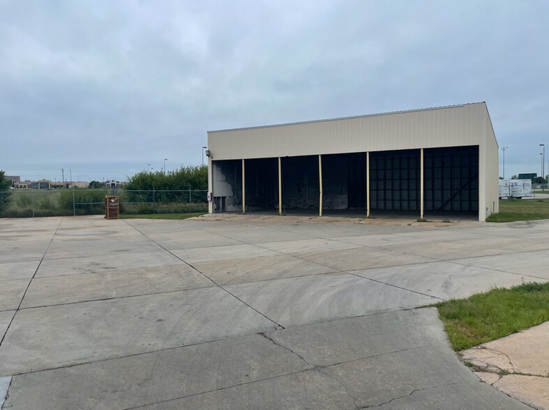 300 E 39th St, Hastings, NE à vendre - Photo du bâtiment - Image 2 de 7