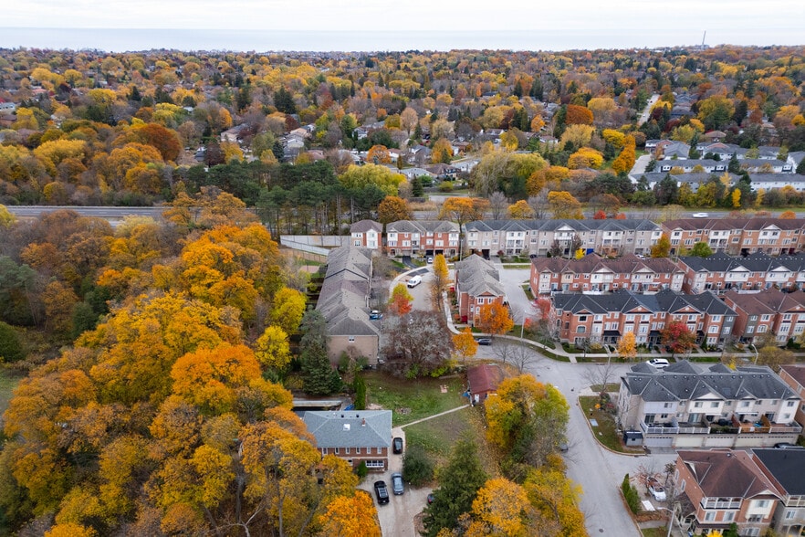 6387 Kingston Rd, Toronto, ON à vendre - Photo du bâtiment - Image 3 de 3