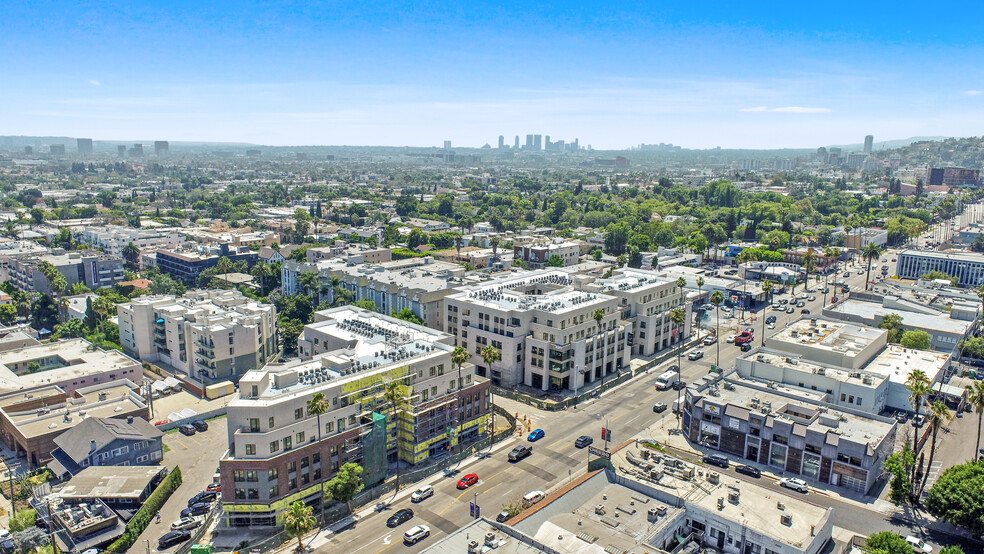 7520 W Sunset Blvd, Los Angeles, CA à louer - Photo du bâtiment - Image 3 de 10