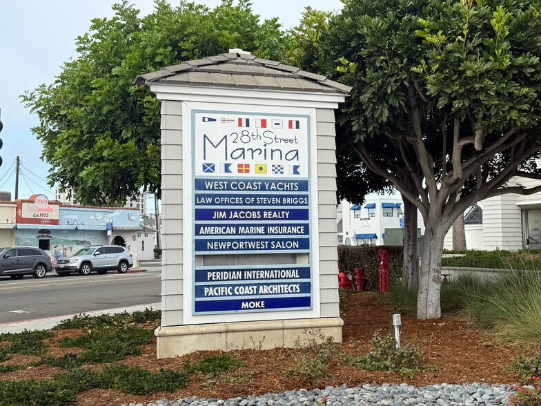 2600-2700 Newport Blvd, Newport Beach, CA à louer - Photo du bâtiment - Image 3 de 13