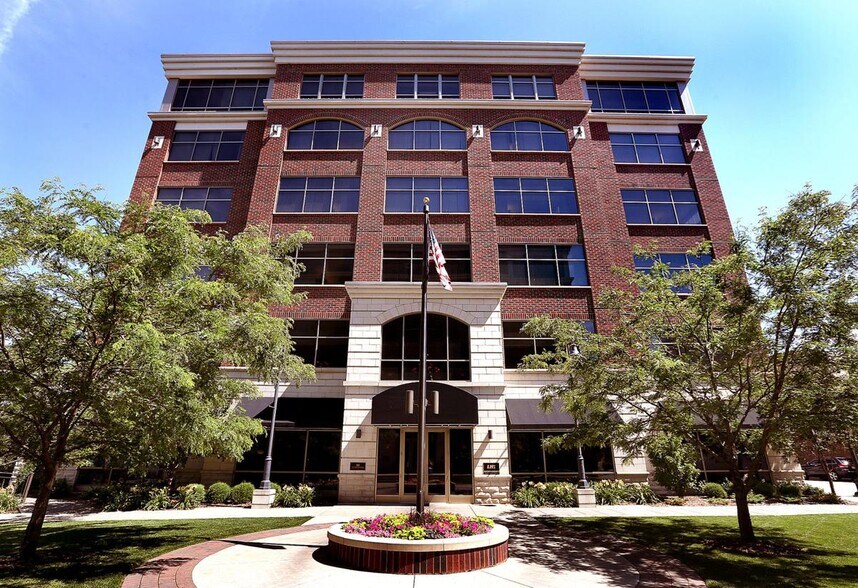 332 Front St S, La Crosse, WI à louer - Photo du bâtiment - Image 1 de 8