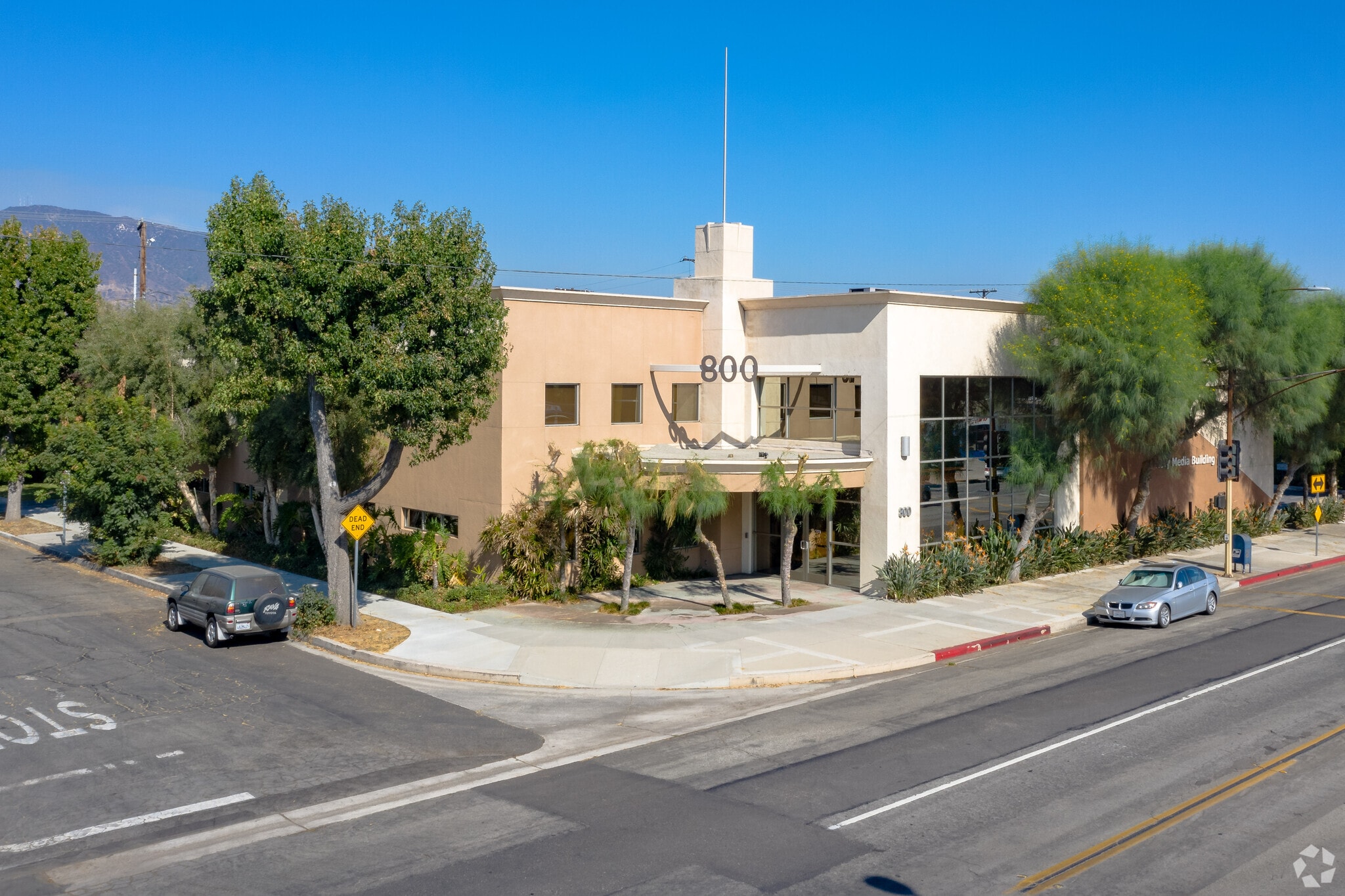 800 S Victory Blvd, Burbank, CA for lease Primary Photo- Image 1 of 6