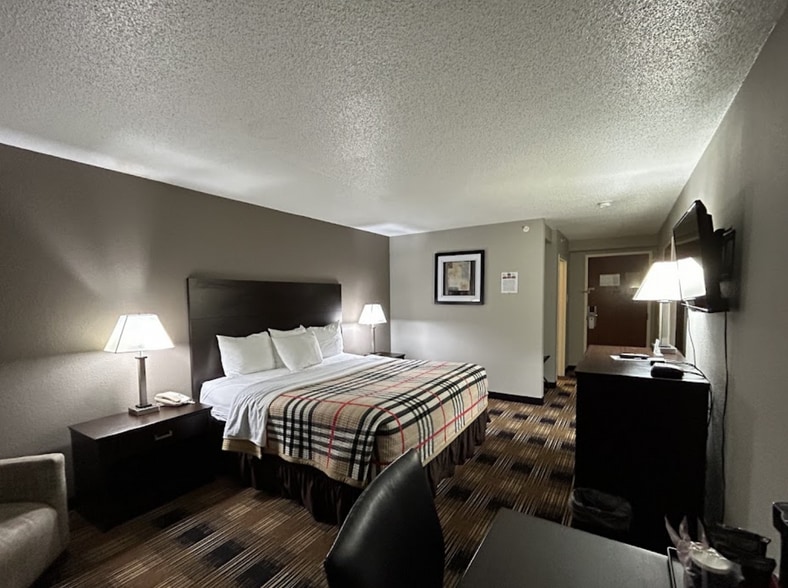 3 Gateway Square Dr, Monroe City, MO for sale - Interior Photo - Image 2 of 6