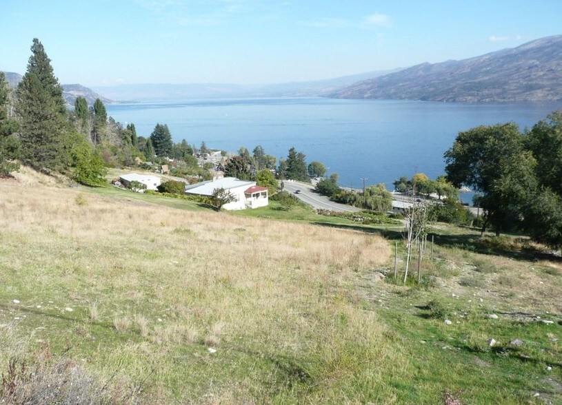 5930 Columbia Ave, Peachland, BC à vendre - Photo du bâtiment - Image 3 de 8