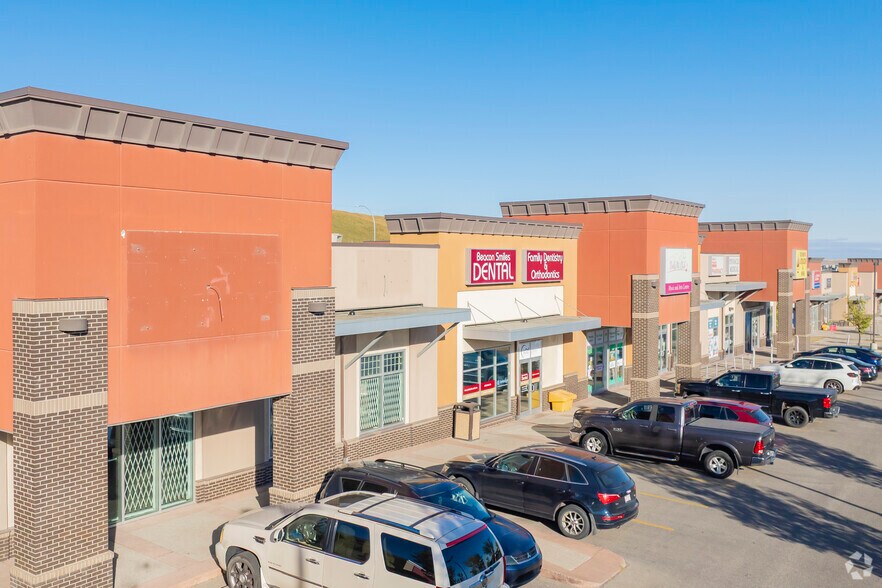 12024 Sarcee Trl NW, Calgary, AB for lease - Primary Photo - Image 1 of 3
