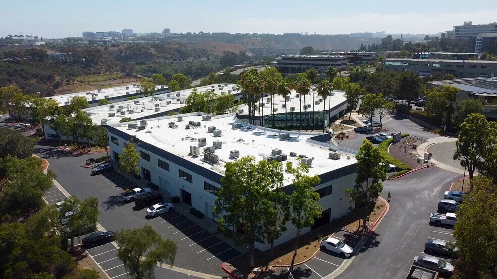 6185 Cornerstone Ct E, San Diego, CA à louer - Vidéo sur l’inscription commerciale - Image 2 de 25