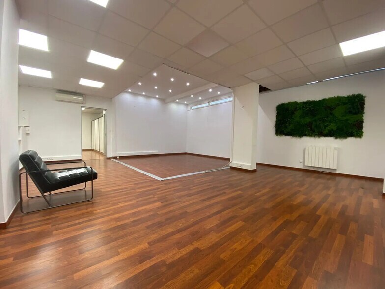 Office in Marseille for lease - Building Photo - Image 3 of 7