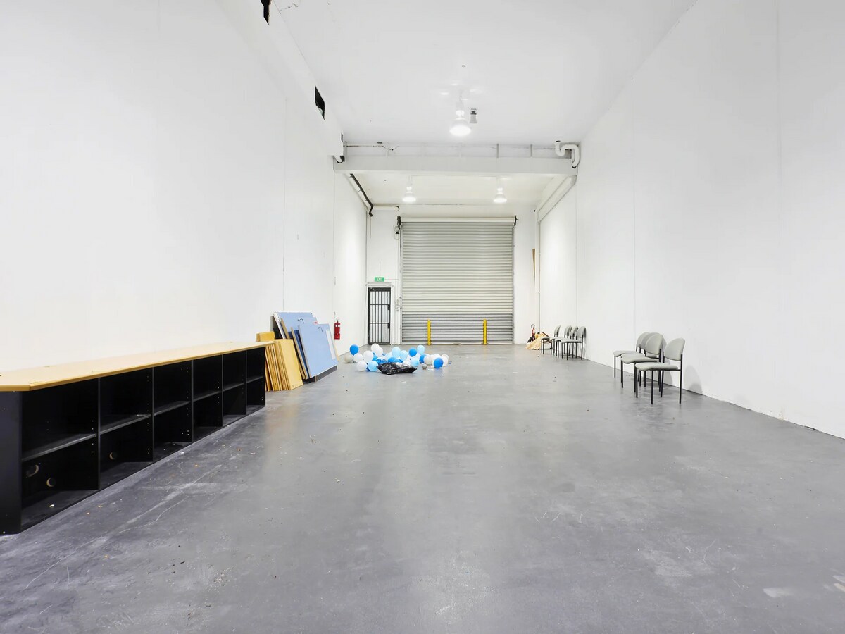 31-33 Chaplin Dr, Lane Cove West, NSW 2066 - Unit 5 - - Interior Photo - Image 1 of 5