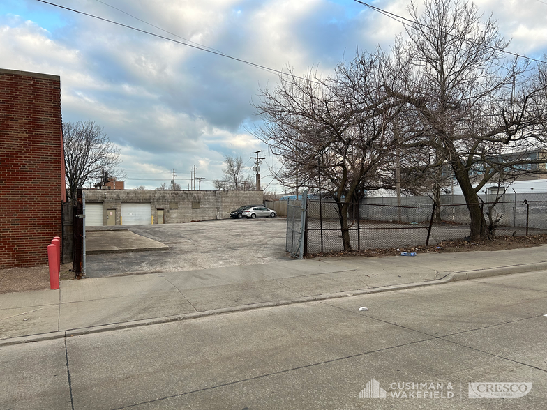 2111 E 36th St, Cleveland, OH for lease - Building Photo - Image 3 of 5