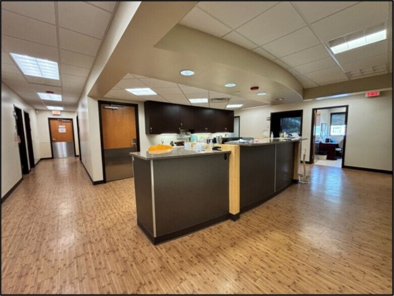 105-107 Winston Dr, Marshall, MI à vendre - Photo du bâtiment - Image 2 de 17