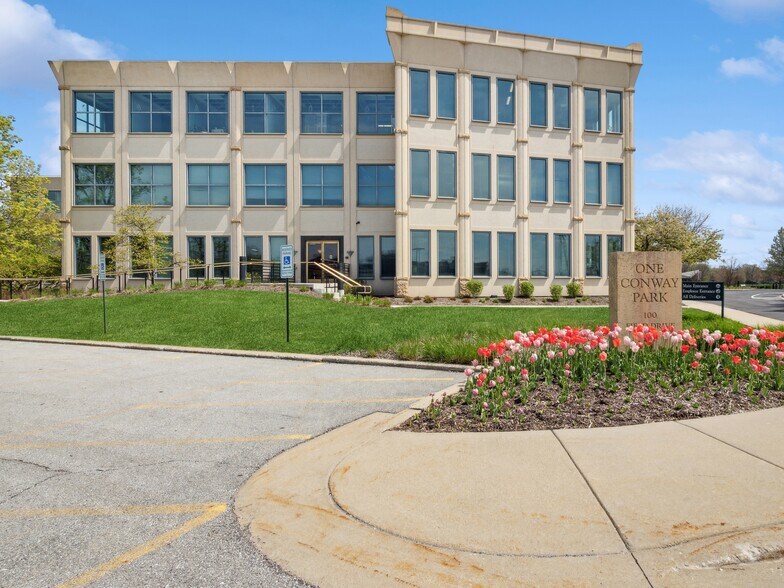 100 N Field Dr, Lake Forest, IL à louer - Photo du bâtiment - Image 2 de 27