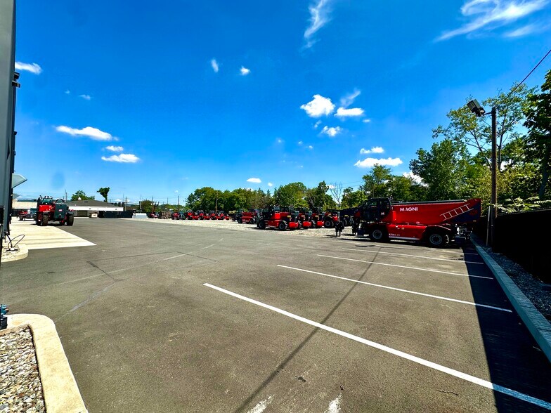 651 N Michigan Ave, Kenilworth, NJ for lease - Building Photo - Image 3 of 26