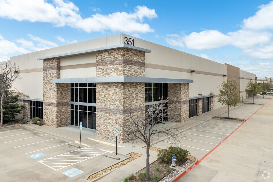 351 Lakeside Pky, Flower Mound, TX for lease - Primary Photo - Image 1 of 5
