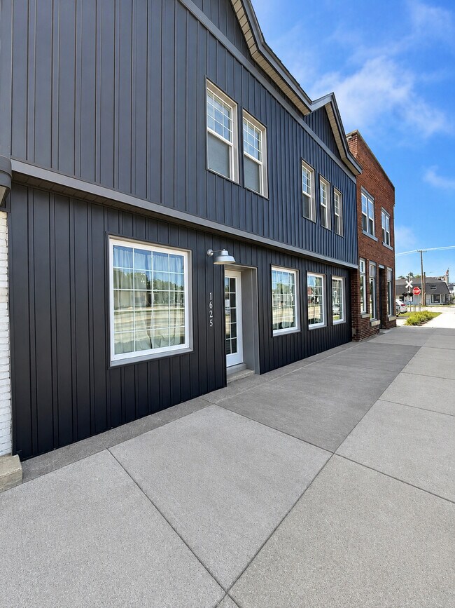 More details for 1625 Pine Grove Ave, Port Huron, MI - Retail for Sale