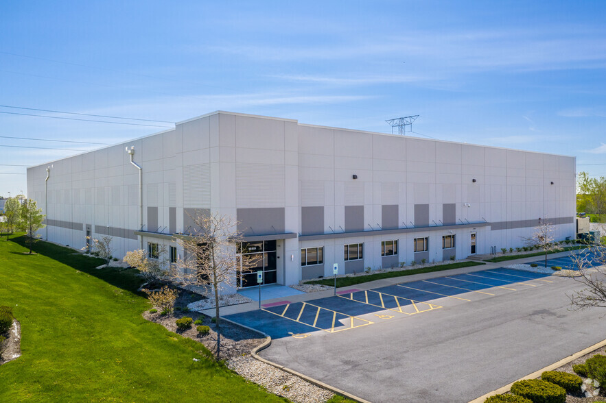 18501 Northstar Ct, Tinley Park, IL for lease - Building Photo - Image 1 of 9