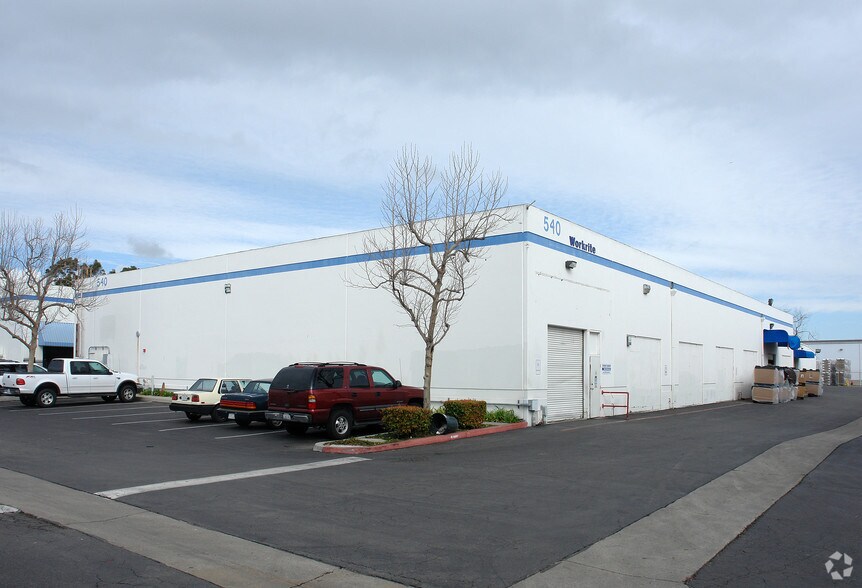 540 E 3rd St, Oxnard, CA à louer - Photo du bâtiment - Image 1 de 6