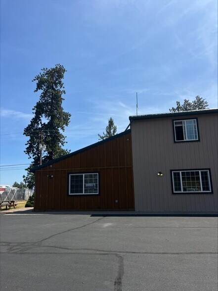307 W Sisters Park Dr, Sisters, OR à vendre - Photo du bâtiment - Image 3 de 12