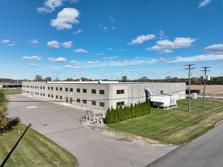 15211 Laethem Dr, Armada, MI à louer - Photo du bâtiment - Image 2 de 7