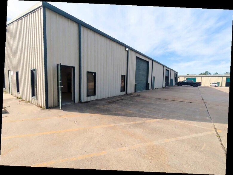 12062 FM 3083 Rd, Conroe, TX à louer - Photo du bâtiment - Image 3 de 11