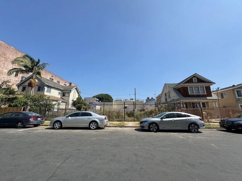 1537 Cambria St, Los Angeles, CA à vendre - Photo du bâtiment - Image 1 de 3