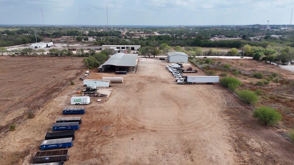 204 Pr Cardinal Ln, Jourdanton, TX for lease - Commercial Listing Video - Image 3 of 23