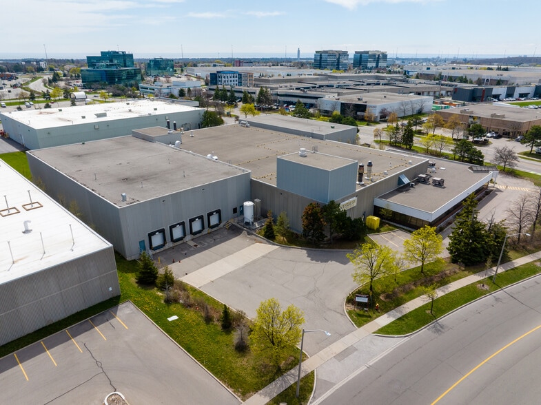 2830 Plymouth Dr, Oakville, ON à vendre - Photo du bâtiment - Image 3 de 7