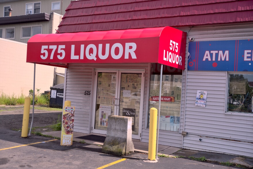 High-Cash Flow Retail Portfolio portfolio of 2 properties for sale on LoopNet.ca - Building Photo - Image 2 of 13