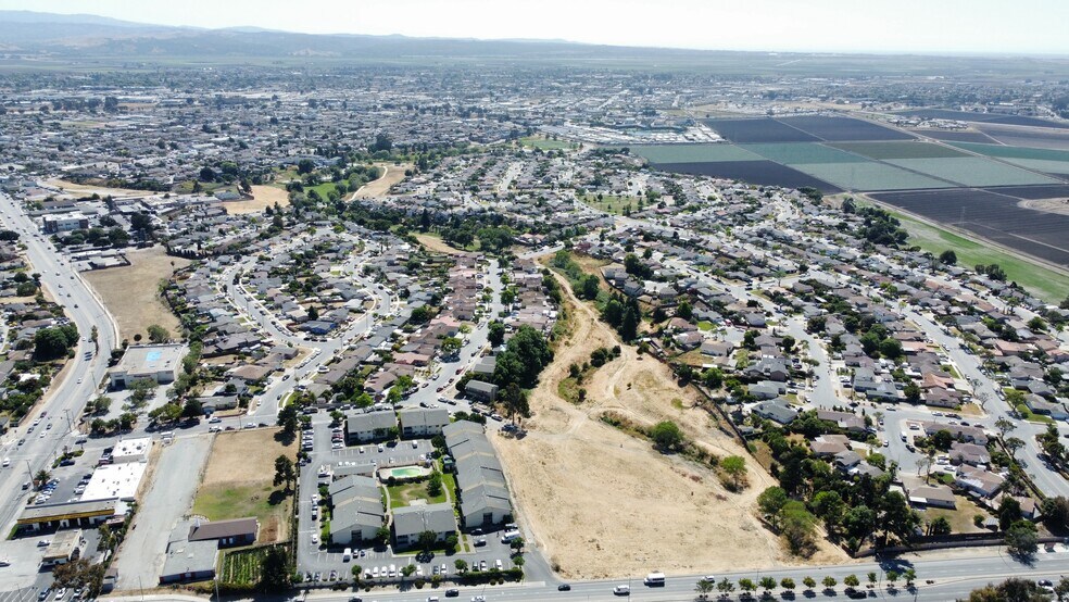 11 Hill Cir, Salinas, CA à vendre - Photo du bâtiment - Image 2 de 13