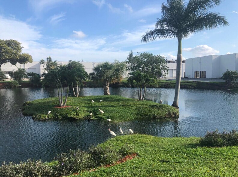 2704-2870 S Park Rd, Hallandale Beach, FL à louer - Photo du bâtiment - Image 1 de 24