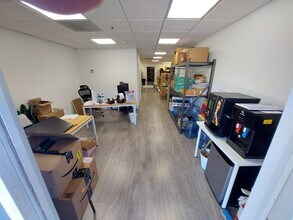 21113 Johnson St, Pembroke Pines, FL à louer Photo du bâtiment- Image 2 de 4