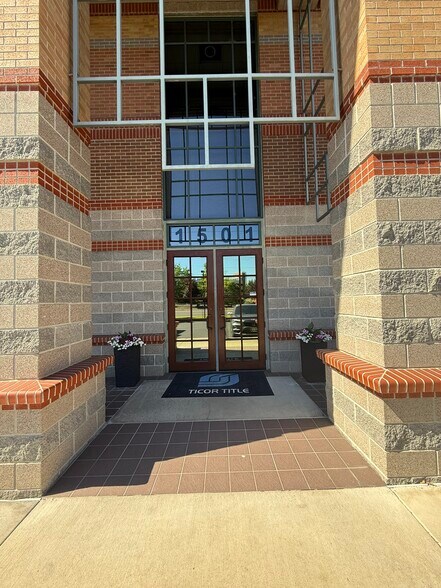 1501 E McAndrews Rd, Medford, OR à louer - Photo du bâtiment - Image 3 de 6