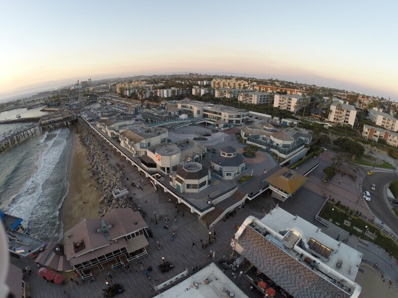 105 W Torrance Blvd, Redondo Beach, CA à louer - Photo du bâtiment - Image 2 de 8