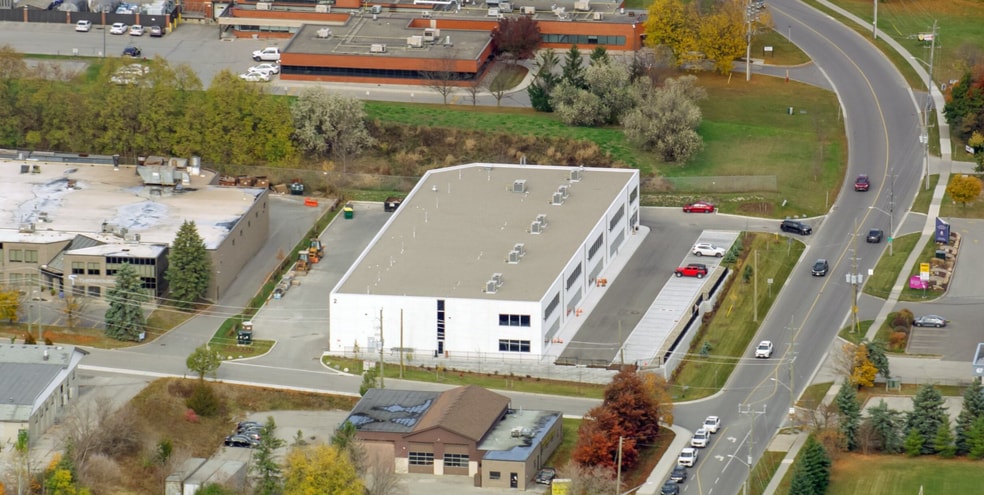 2 Scanlon Crt, Aurora, ON for lease - Building Photo - Image 2 of 3