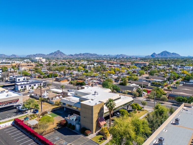 200 E Mitchell Dr, Phoenix, AZ à vendre - Photo du bâtiment - Image 2 de 9