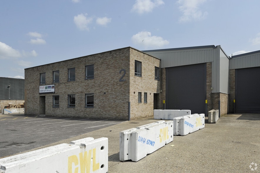 1 Fairway Dr, Greenford for lease - Primary Photo - Image 1 of 12