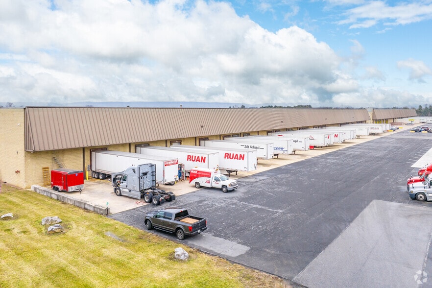 101 Commerce Dr, Mechanicsburg, PA for lease - Building Photo - Image 3 of 6