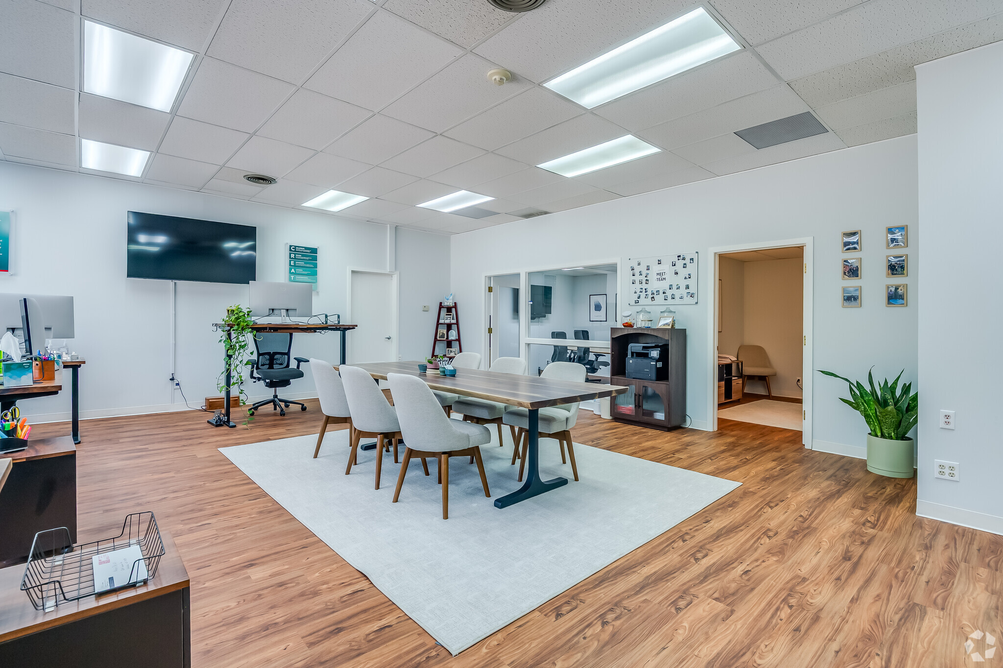 10625 W North Ave, Milwaukee, WI à louer Photo intérieure- Image 1 de 3