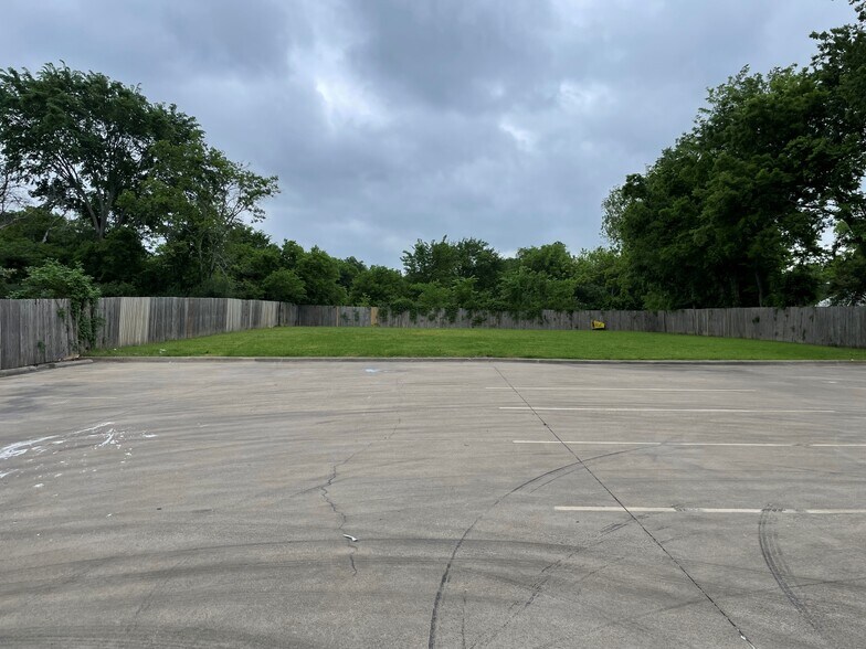 7812 Lake June Rd, Dallas, TX for lease - Building Photo - Image 3 of 3