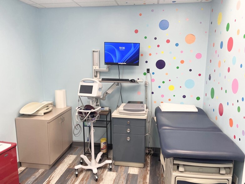 7115 Leesburg Pike, Falls Church, VA for sale - Interior Photo - Image 3 of 15