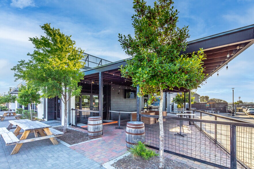 506 E Division St, Arlington, TX à louer - Photo du bâtiment - Image 2 de 8