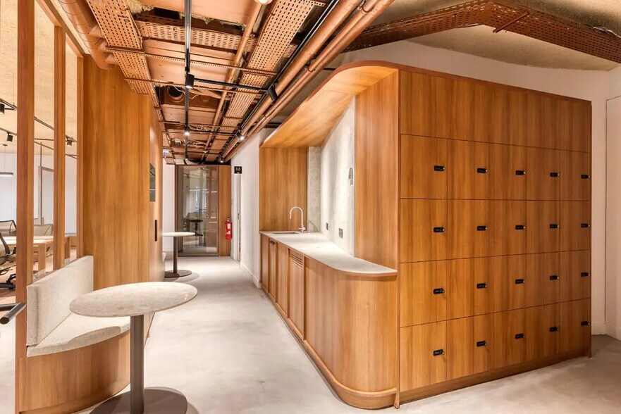 18-20 Place De La Madeleine, Paris à louer - Photo intérieure - Image 2 de 2