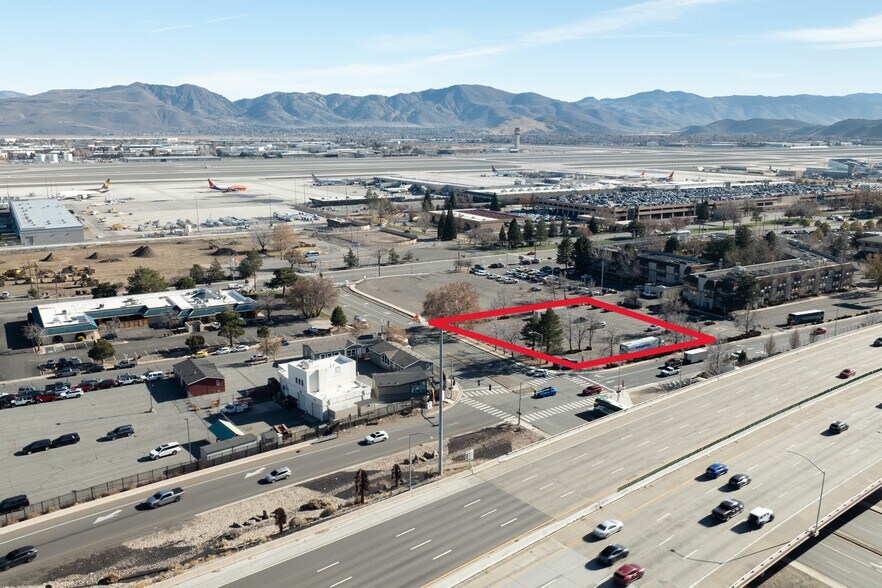 1535 Terminal Way, Reno, NV à louer - Photo du bâtiment - Image 3 de 5